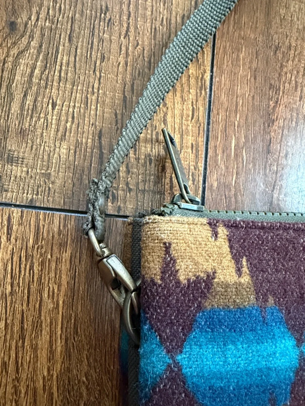 Pendleton Multicolor Aztec Wool Crossbody Bag with Olive Strap - Picture 3 of 6